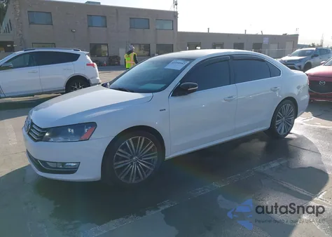 2015 Volkswagen Passat 1.8T Sport из США, поврежденный, VIN 1VWBT7A32FC014830